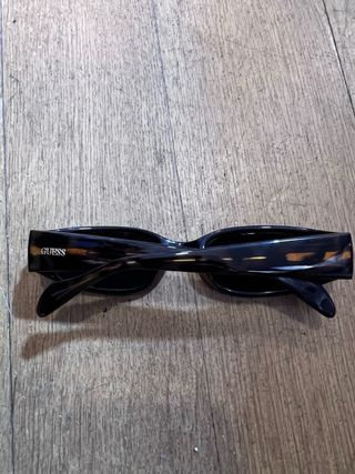 Óculos de Sol Guess Vintage "Muse" – Estilo Y2K