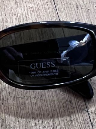 Óculos de Sol Guess Vintage "Muse" – Estilo Y2K