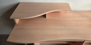 Escritorio color madera clara