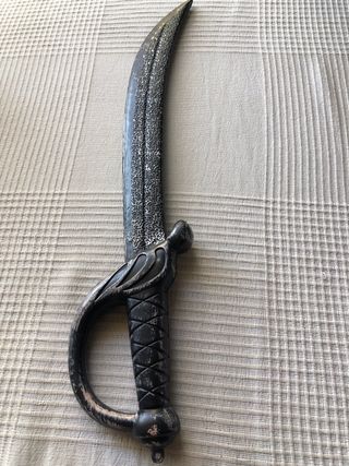 Disfraz Pirata: Sombrero, Espada, Corsé y Collar