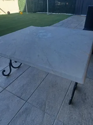 Tavolo in ferro battuto e marmo