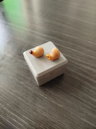 Audífonos Beige y Rojo