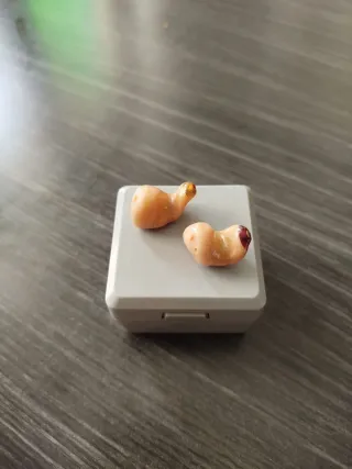 Audífonos Beige y Rojo