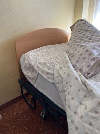 Cama articulada beige/amarilla