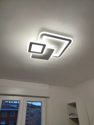 Plafón LED moderno plata y blanco