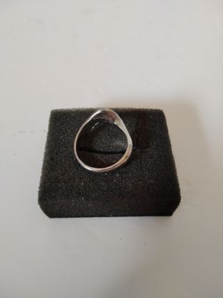 Anillo de metal plateado