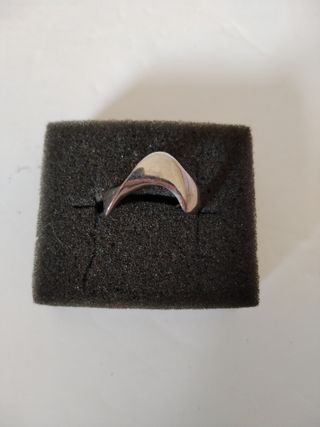 Anillo de metal plateado