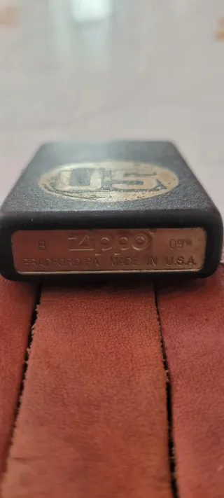 Mechero Zippo Negro con funda US