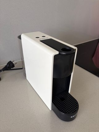 Cafetera Nespresso Essenza Mini Krups