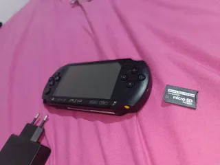 Sony PSP Nera + Caricatore + Micro SD