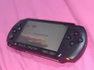 Sony PSP Nera + Caricatore + Micro SD