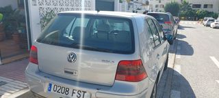 Volkswagen Golf V5 del año 1999.110 CV