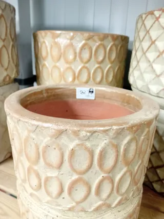 Macetas de cerámica beige