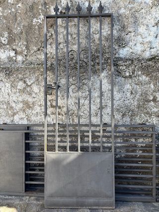 Puerta hierro y 2 verjas 2.10x0.75