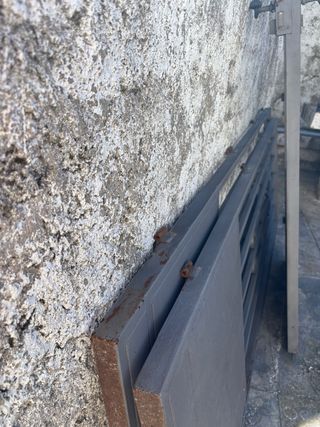 Puerta hierro y 2 verjas 2.10x0.75