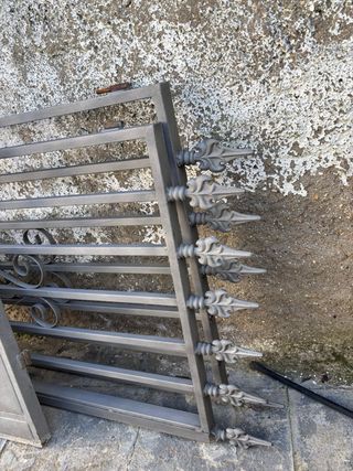 Puerta hierro y 2 verjas 2.10x0.75