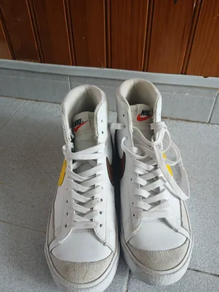 Zapatillas Nike Blancas y Amarillas