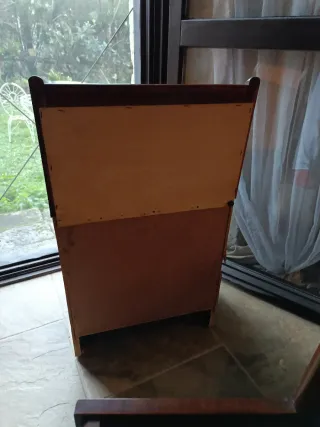 Dos mesitas de noche de madera