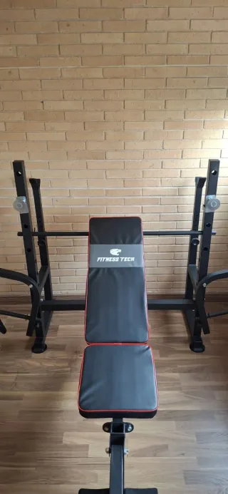 Banco de pesas multifunción plegable.