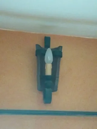 Aplique de pared rústico metal y madera