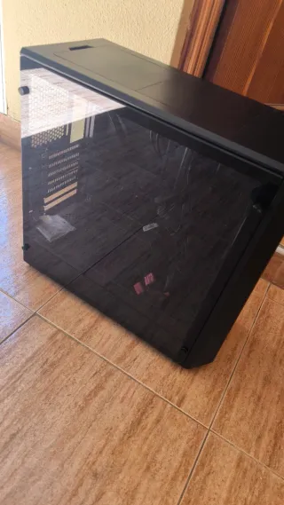 Torre PC Phanteks con Fuente Thermaltake 750W RGB