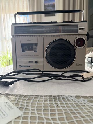 Radiocasete Sanyo M2429F Plata y Negro