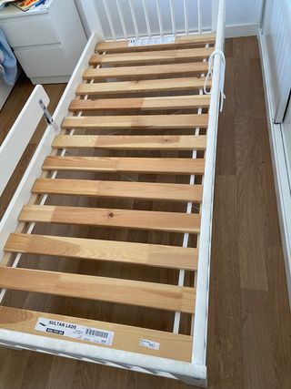 Cama infantil blanca IKEA con barrera 60x1,70