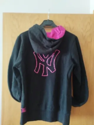 Sudadera Yankees Negra con Capucha y bolsillos