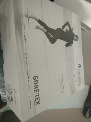 Botas robustas Gore-Tex Talla 42 modelo castor.