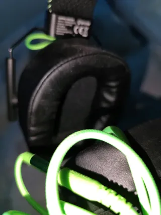 Cascos Gaming Negros con Cable Verde