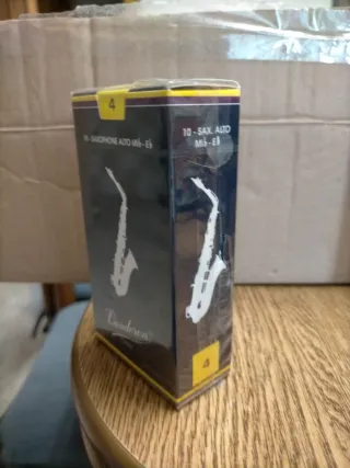 Caja de cañas Vandoren del 4 Saxo Alto Mib