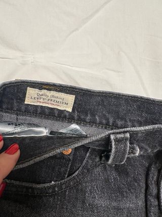 Levi's Shorts Vaqueros Negros Desgastados TALLAW27