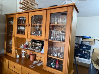 Vitrina de madera y cristal