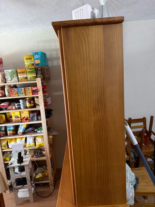 Vitrina de madera y cristal