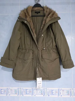 Parka Zara efecto pelo verde Talla XL