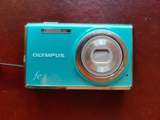 Cámara Digital Olympus FE-4030 14MP Azul/Plata