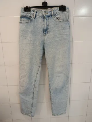 Pantalones vaqueros desgastados