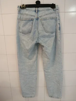 Pantalones vaqueros desgastados