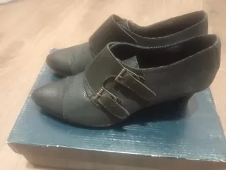 Botín de piel negro