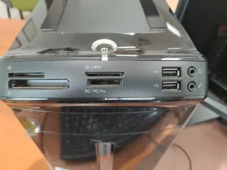 PC Packard Bell, monitor, teclado y llave wifi