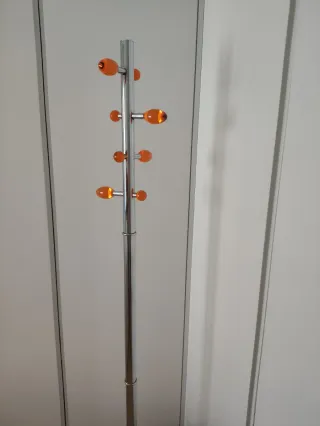 Perchero Metálico con Bolas Naranja