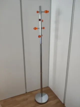 Perchero Metálico con Bolas Naranja