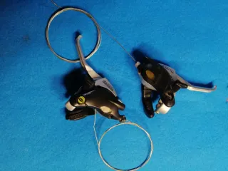 Manetas de freno y cambio Shimano ST-EF29 450 grs