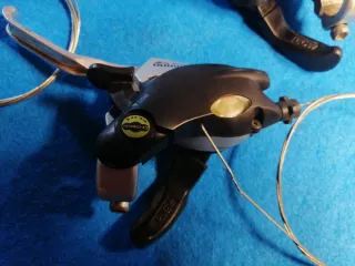 Manetas de freno y cambio Shimano ST-EF29 450 grs