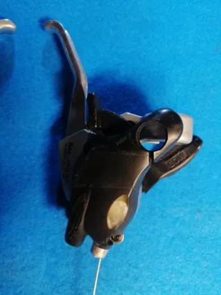 Manetas de freno y cambio Shimano ST-EF29 450 grs