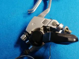 Manetas de freno y cambio Shimano ST-EF29 450 grs