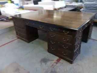 Mesa de despacho grande de madera