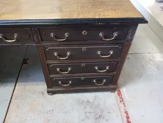 Mesa de despacho grande de madera