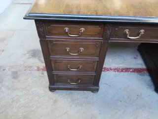 Mesa de despacho grande de madera