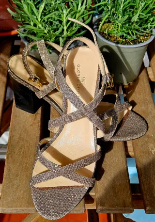 Sandalias Gloria Ortiz Piel Dorada Talla 38